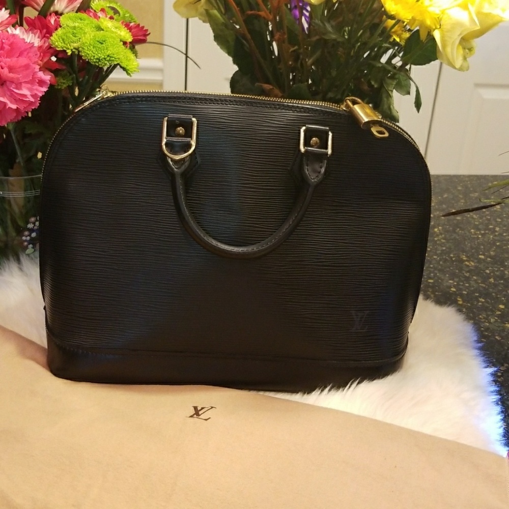 Louis Vuitton Alma Black Epi PM